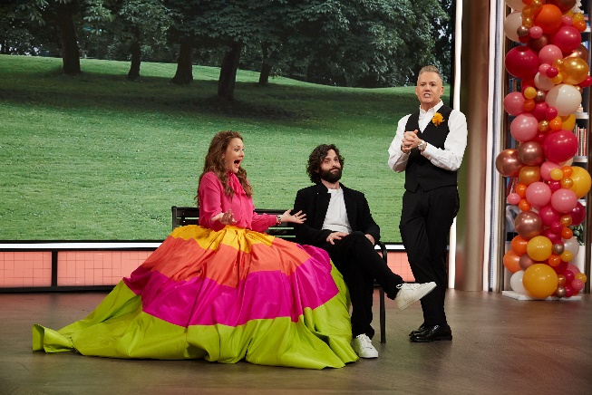 Paramount Press Express | The Drew Barrymore Show: DREW'S BIRTHDAY SURPRISE  SHOW FEATURING SURPRISES FROM PENN BADGLEY, JOHN OLIVER AND RACHEL DRATCH!