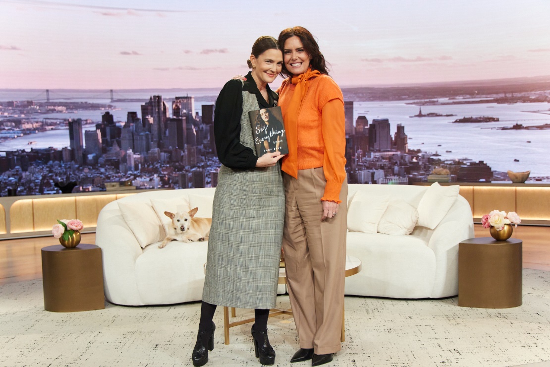 A couple of women posing for a pictureAI-generated content may be incorrect.