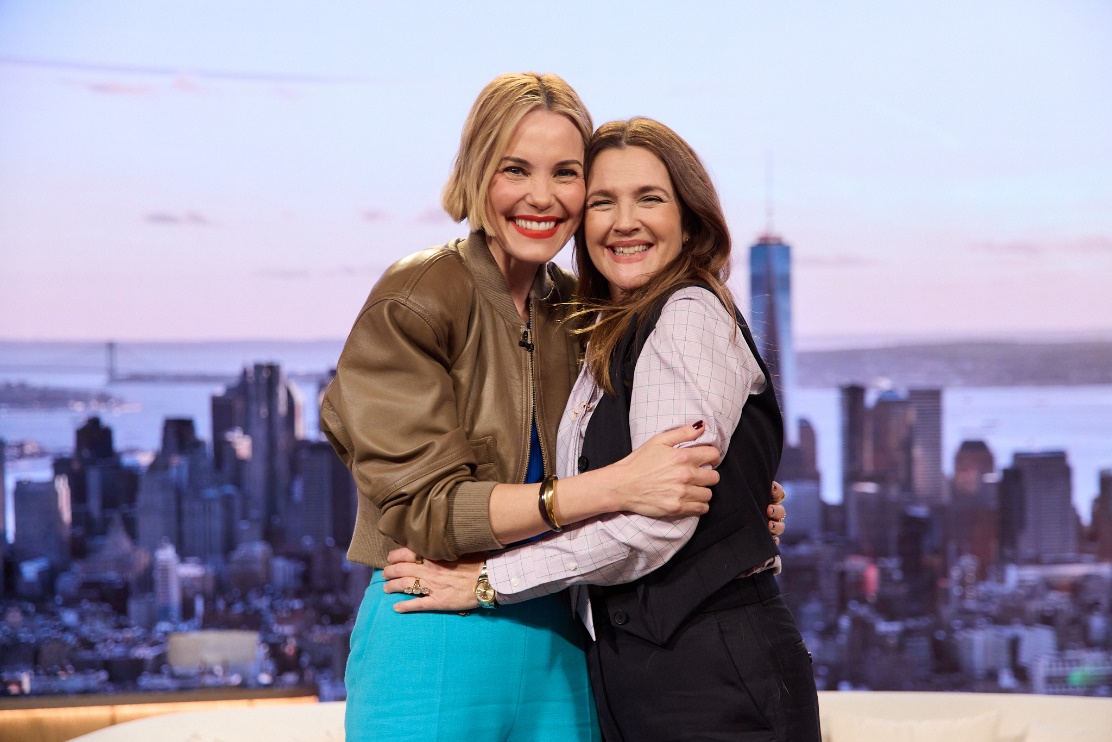 Two women hugging each otherAI-generated content may be incorrect.