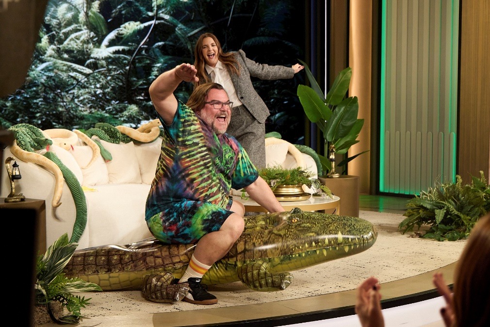 A person sitting on a crocodileAI-generated content may be incorrect.