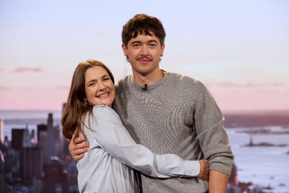 A person and person huggingAI-generated content may be incorrect.