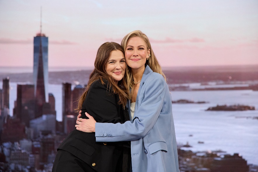 Two women hugging each otherAI-generated content may be incorrect.