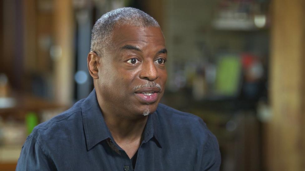 Paramount Press Express ACTOR AND TV HOST LEVAR BURTON WHO ROSE